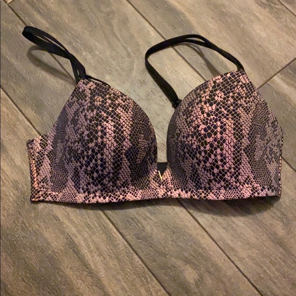 Victoria's Secret snake print wireless bra 32C